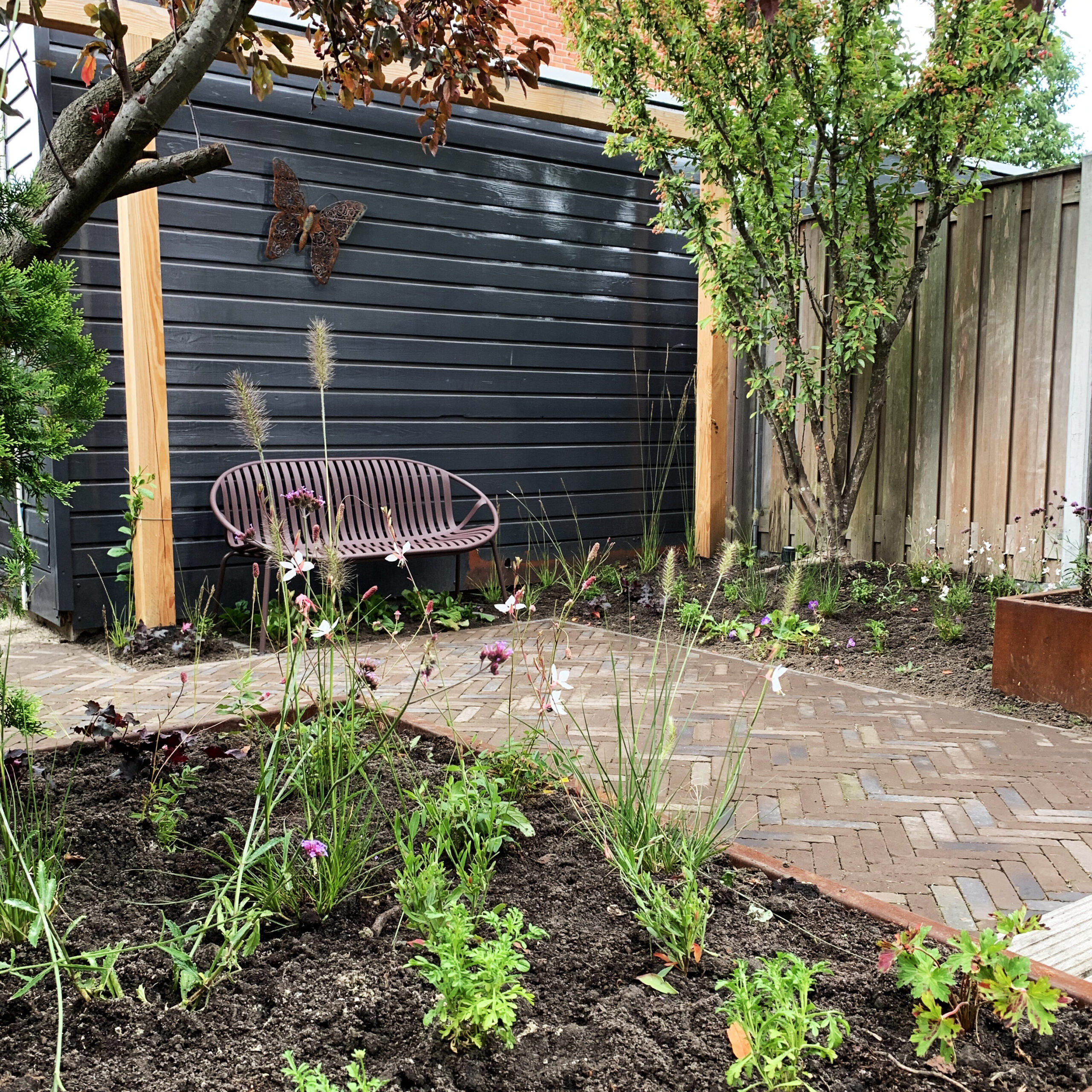 weekderige stadstuin met ruimte voor biodiversiteit
